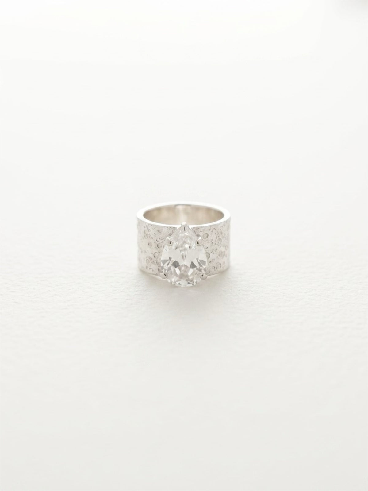 Bred ring med Aurea-kristall