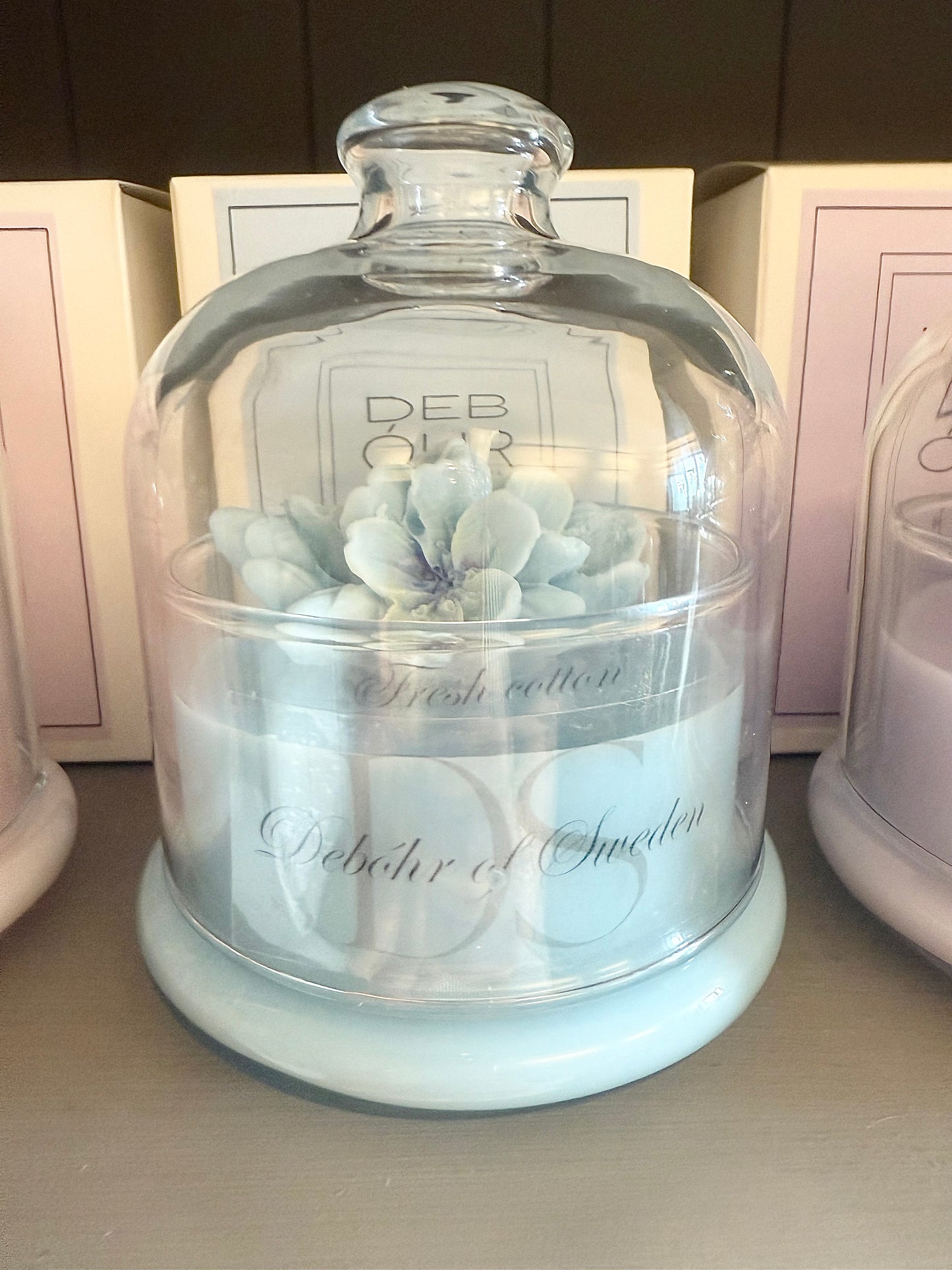 Doftljus i glas med kupa.