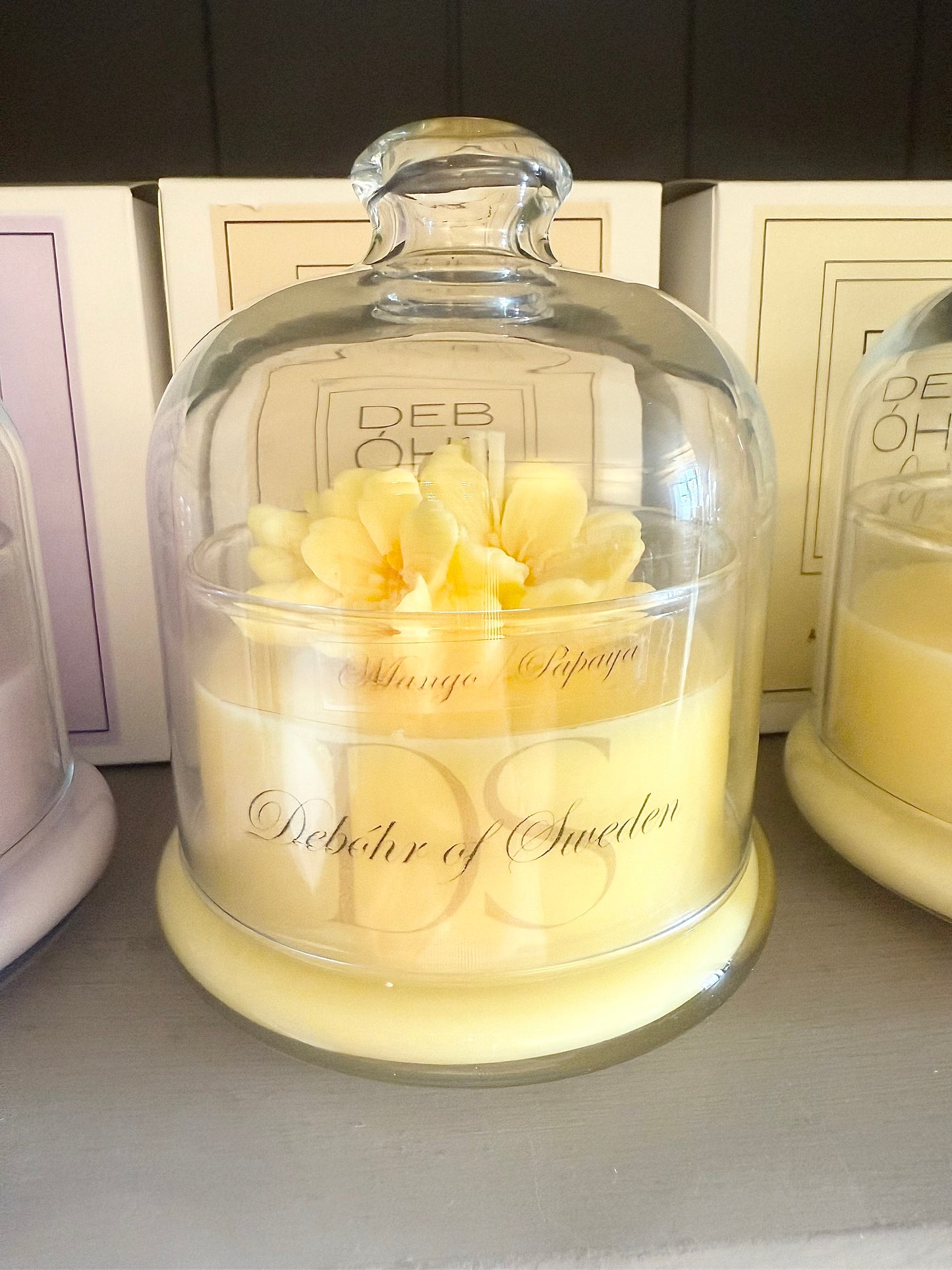 Doftljus i glas med kupa.