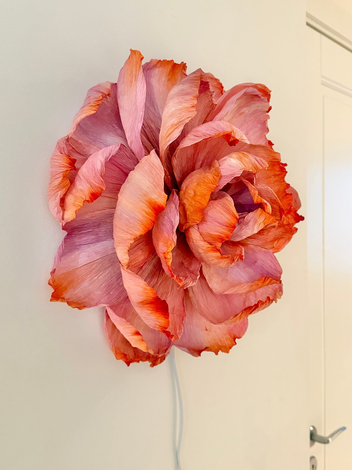 Vägglampan ”Enya”