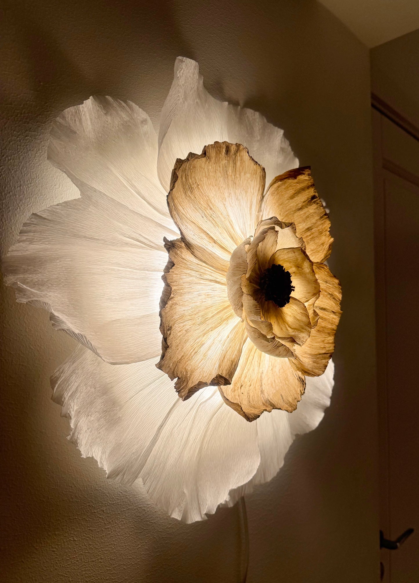 Vägglampan ”Aurora”